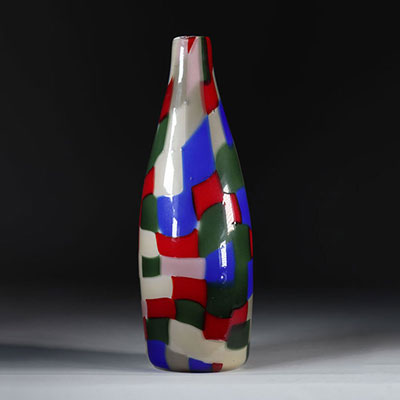 Murano Venini (att) Vase soufflé à décor de carreau de couleurs .