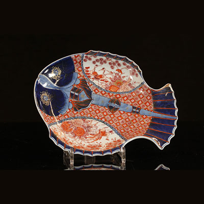 Japon - Plat en porcelaine Imari japon en forme de poisson