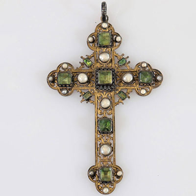 Ancienne croix incrustée de pierres et perles fin 17éme