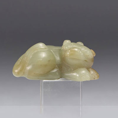 Shishi en jade céladon rouille de la période Qing (清朝)