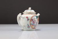 Qianlong Chinese porcelain teapot