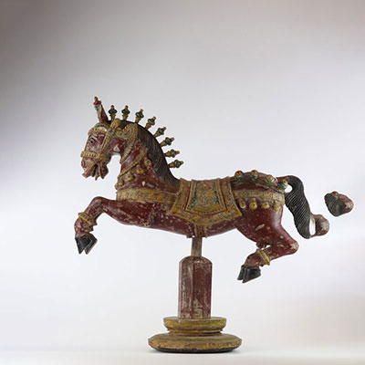 Cheval d’Ayyanar Inde en bois sculpté et polychrome 19ème