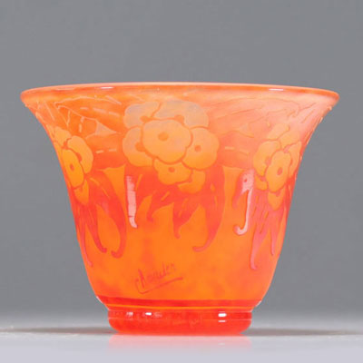 Charder (Charles Schneider 1881-1953)vase à fleurs rouges orangées Signé à la pointe Le verre Français