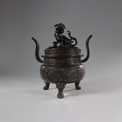 China bronze perfume burner with lid surmounted by a 19th Fô dog.