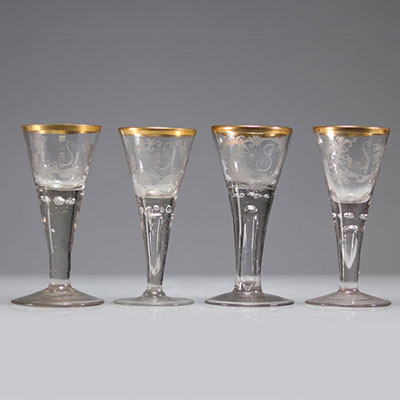 Lot de (4) verres XVIIIème décorés a la roue
