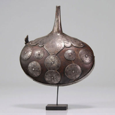 Powder flask probably Germany XVI th century. wood copper and iron
