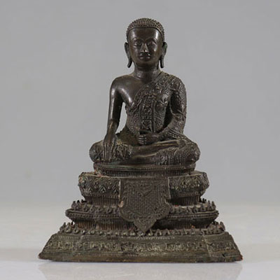 Bouddha en bronze à patine brune
