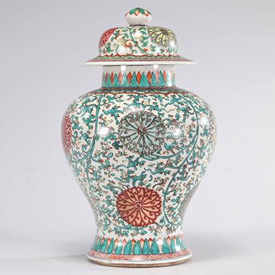 Vase en porcelaine famille verte à décor floral