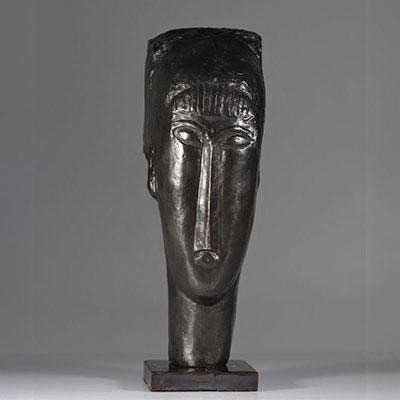 Amedeo MODIGLIANI (1884-1920). Head of a young girl with a fringe. Bronze proof with nuanced brown patina. Valsuani founder.