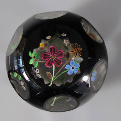 Perthshire 1993 -48/199 paperweight, black overlay