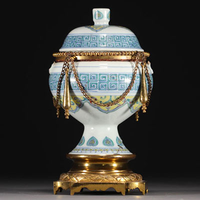 Chine - Vase couvert 