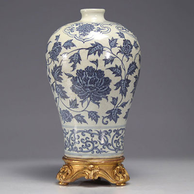 Vase Meiping blanc bleu d'époque Ming 