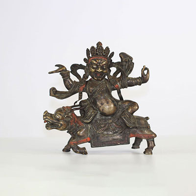 Tibet sculpture en bronze d'une divinité sur un buffle