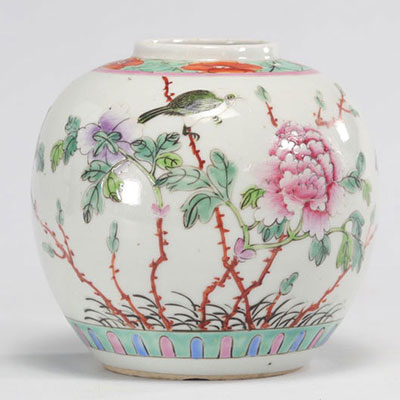 Vase boule en porcelaine de chine famille rose Marque Qianlong