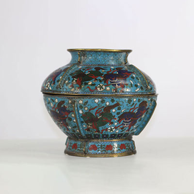 China covered cloisonne bronze pot with lion decoration