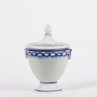 Tournai porcelain sugar bowl decorated with a Louis XVI garland