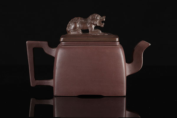 十八世纪中国茶壶宜兴茶壶，背面有标