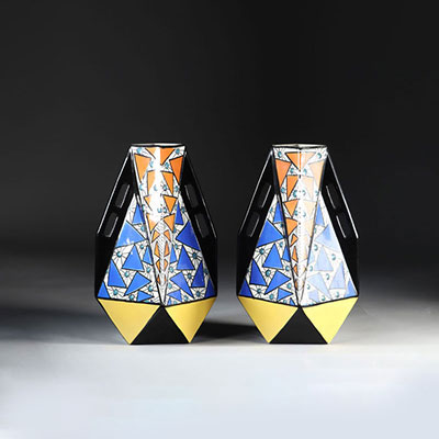 Onnaing pair of cubist Art Deco vase