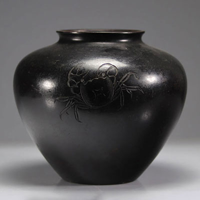 Japanese bronze vase decorated with Meiji crabs