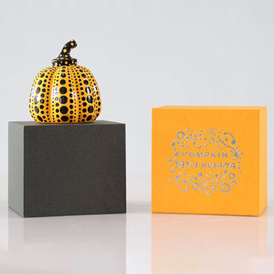 Yayoi Kusama. Pumpkin Yellow. 2013. Sculpture en résine. Éditeur Yayoi Kusama Studio. Dans sa boîte d’origine.