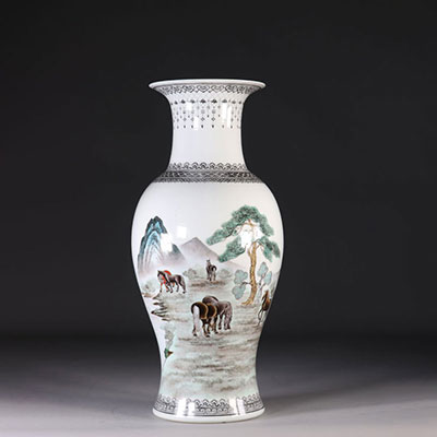 Chine vase à décor de chevaux époque république