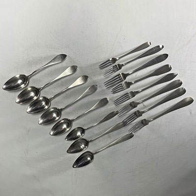 Mismatched set of solid silver cutlery weighing 770gr.