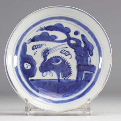 Assiette en porcelaine de chine en blanc et bleu à décor d'échassiers de l'époque Ming (明朝)