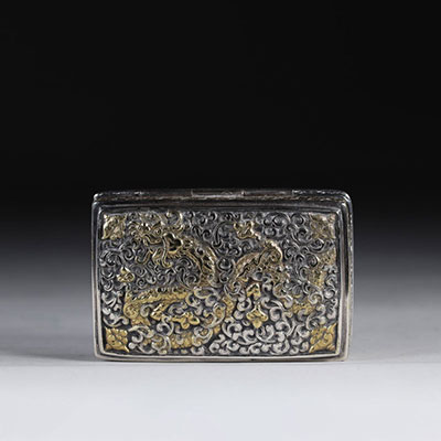 silver and vermeil box with dragon decoration. China - Tibet, XIXth.