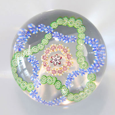 Baccarat paperweight decorated with intertwined 19th century garlands