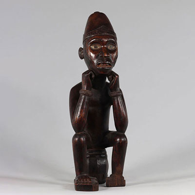 Statue de Chef Vili  -Bas  Congo - Ancienne collection Anglaise -19ème - Pied gauche manquant