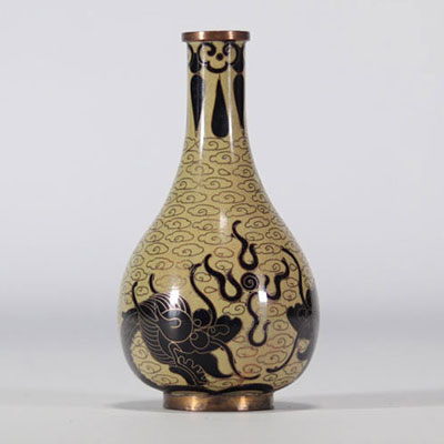 Petit vase cloisonné à décor de dragons vers 1900