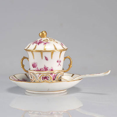 Sèvres porcelain trembleuse and its spoon brand R