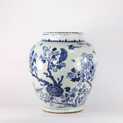 imposant vase chine blanc bleu transition décor de phénix et faisans 17ème (accidents-cheveux)