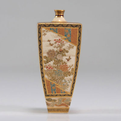 Vase en porcelaine de Satsuma Japon très finement peint époque Meiji