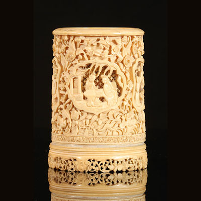 Exceptionnel pot à pinceaux en ivoire finement sculpté - Chine - Canton début du 19ème