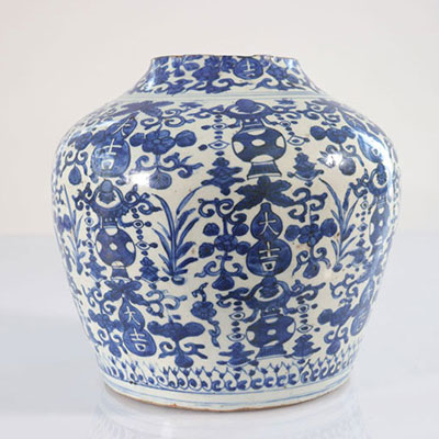 Chine vase blanc bleu d'époque Ming
