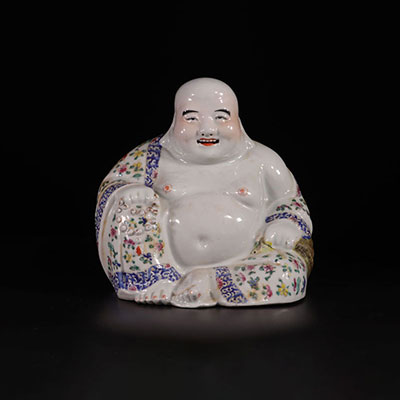 Chine Grand Bouddha en porcelaine famille rose marque sous la pièce 19/20ème