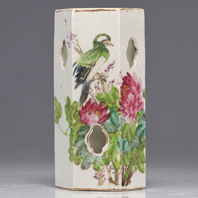 Porte chapeaux en porcelaine de chine qianjiang cai à décor d'oiseaux et de fleurs