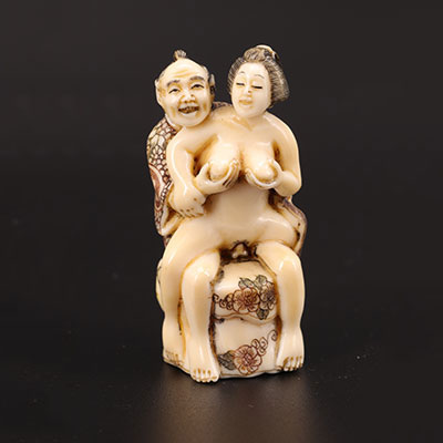 Japon - Netsuké en ivoire érotique homme et femme MEIJI (1868-1912)