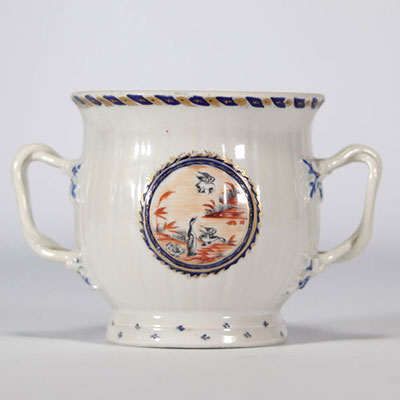Porcelaine rafraichissoir cartouches décorées d'oiseaux du XVIIIe siècle