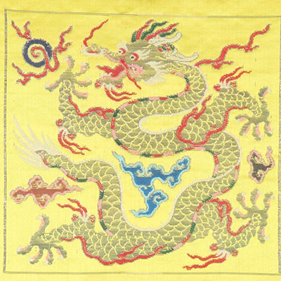 Chine soie brodée décorée d'un dragon impérial sur fond jaune dynastie Qing