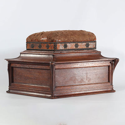 Paul Hankar att, oak chest and leather 1900