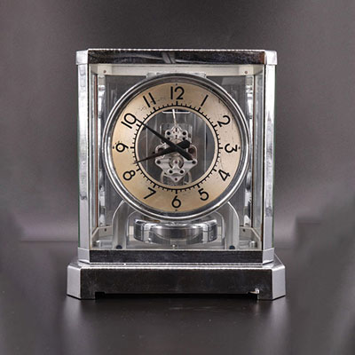 JAEGER-LECOULTRE Circa 1940. Rare and beautiful ATMOS pendulum