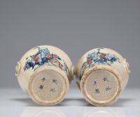 Paire de vases en porcelaine de Nankin rare décor de Shou-Lao et daim XIXème