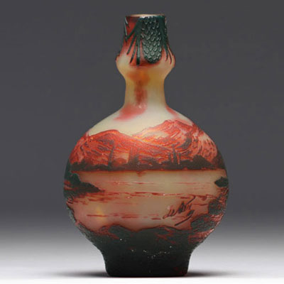 Must multilayer vase with landscape decor