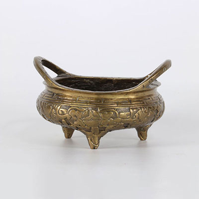 Brûle parfum chinois en bronze à décor de dragons marque sous la pièce