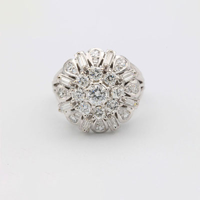Art Deco basket ring in 18K white gold, set with diamonds (2.06 carats)