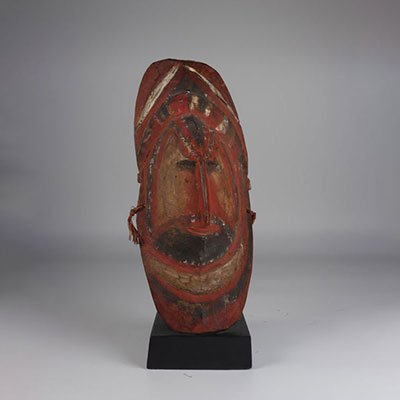 Oceania mask from Papua early 20th century