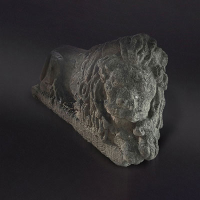 Lion en pierre sculptée 