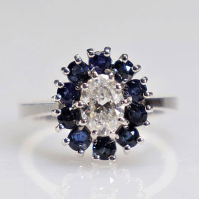 White gold ring (18k) - sapphires and large diamond (3.9gr)